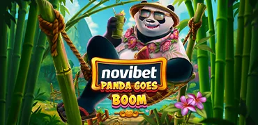 Portada del juego Panda Goes Boom de Novibet: panda con lentes y collar hawaiano colgando de una liana en un bosque de bambú
